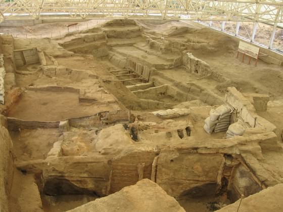 Çatalhöyük seen from the roofs of its excavated dwellings Photo: ©jessogden1