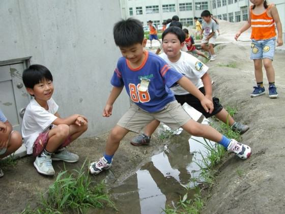 Children use the biotope's design features as a playground. 2003. Photo: K. Kirihara.