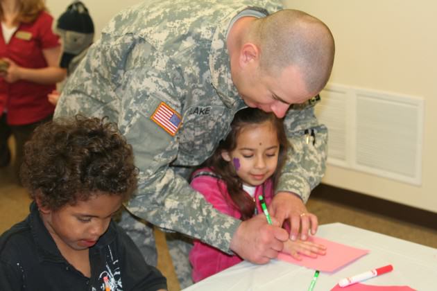 soldier w daughter drawing hand