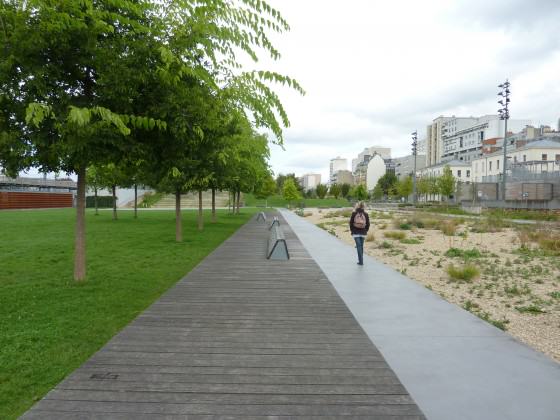 “Jardin d´Éole” New park in the Northern side of the city: sandy ecosystem in the right side with a small built wetlands in the extreme right. Photo: Cecilia Herzog