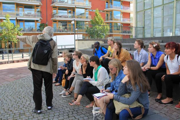   Common urban space and one of the cafes. Photos: Maria Ignatieva 