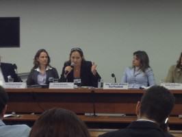 Eliana Azevedo (ANP –Vice-President, center), Isis Gurken (landscape designer, left) and Flavia Morais (Congress Representative, right). Photo: João Jadão