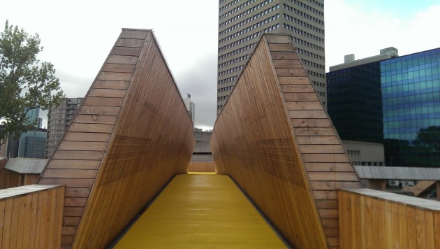 Elevated walkway Rotterdam. Photo: Mary Rowe