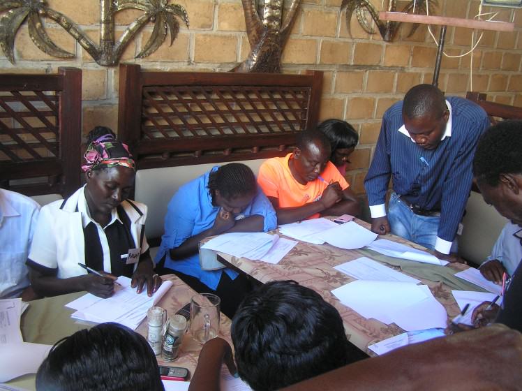 Community members scoring the Indicators of Resilience at a workshop in Ondangwa, Namibia: Photo: William Dunbar