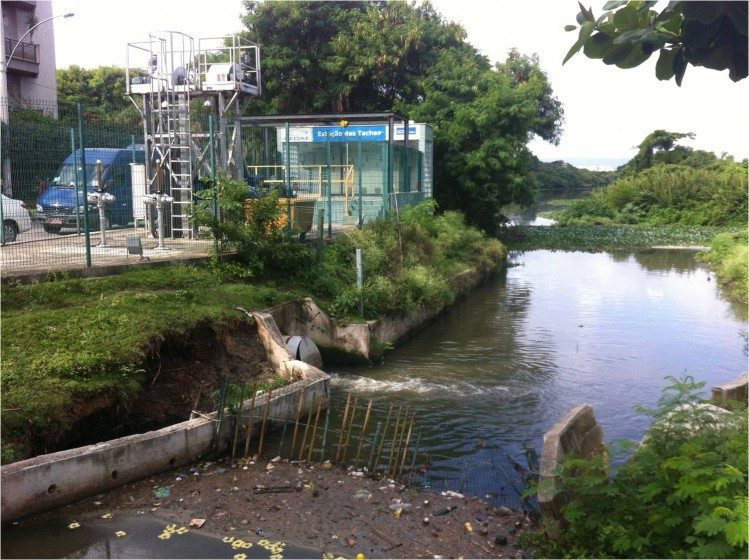 A sewage canal in Rio. Photo: Cecilia Herzog