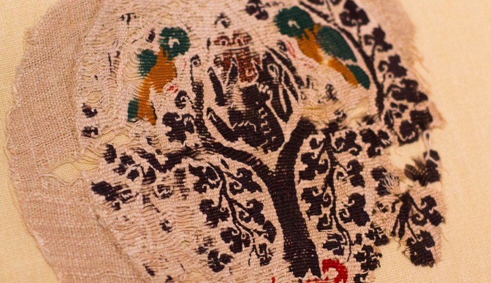 Textile fragment with an oval medallion containing a Tree of Life, 6th century Egypt, Wool and linen