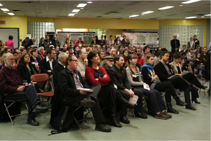 Standing-room only at a public presentation of one of the four Green, Active, Healthy Neighborhood plans developed in the first phase of the project. Source: CÉUM