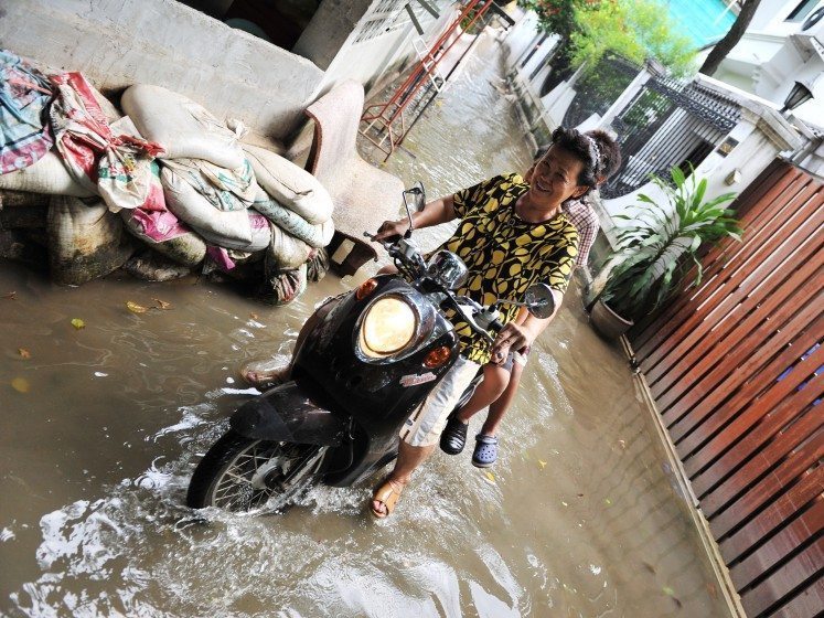 Flooding—Bangkok—Photo 1000 Words