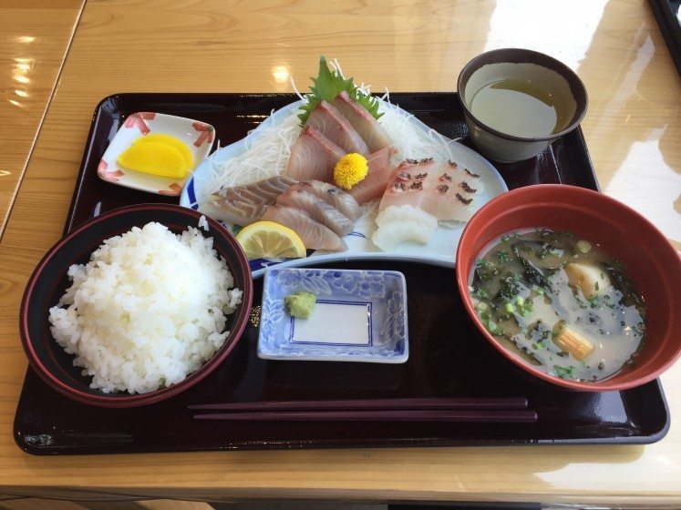 Fresh_Fish_LunchPhoto_by_Keijiro_Suzuki