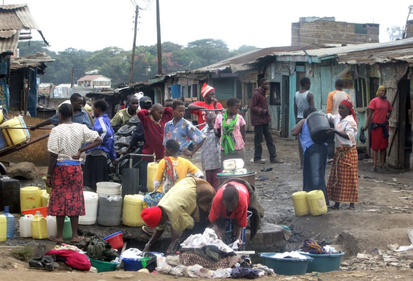 Originated as a settlement at the outskirts of Nairobi for Nubian soldiers returning from service with the British colonial army more than a century ago, Kibera ("forest") is known as the largest slum in Africa. Before Kenya´s independence, the law strictly segregated and discriminated non-Europeans groups from political, economic and social rights. Photo: Mathare Valley. Source: Alamy.com 