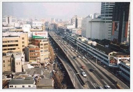 The Cheonggyecheon "River" then, as a highway.