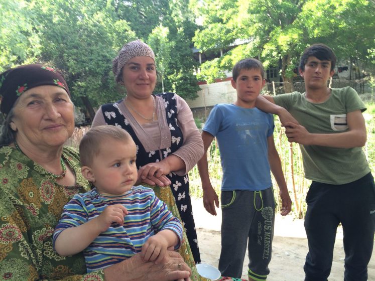 tajik-family3