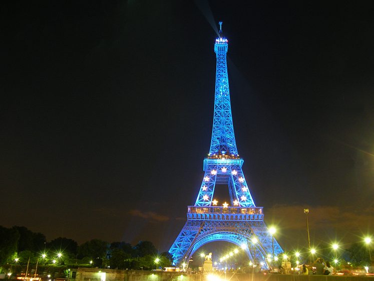 a_bela_torre_eiffel_-_the_beauty_eiffel_tower_-_flickr_-_adriano_aurelio_araujo