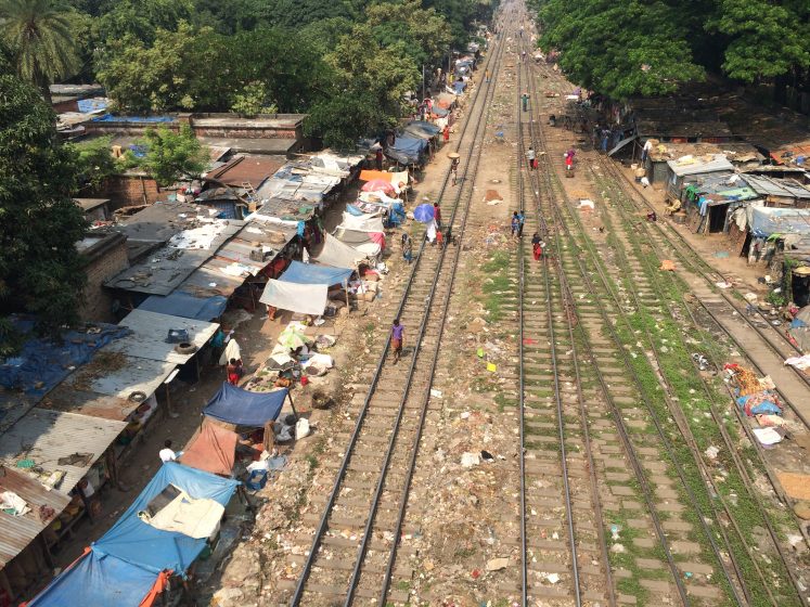 dhaka-rail-shacks