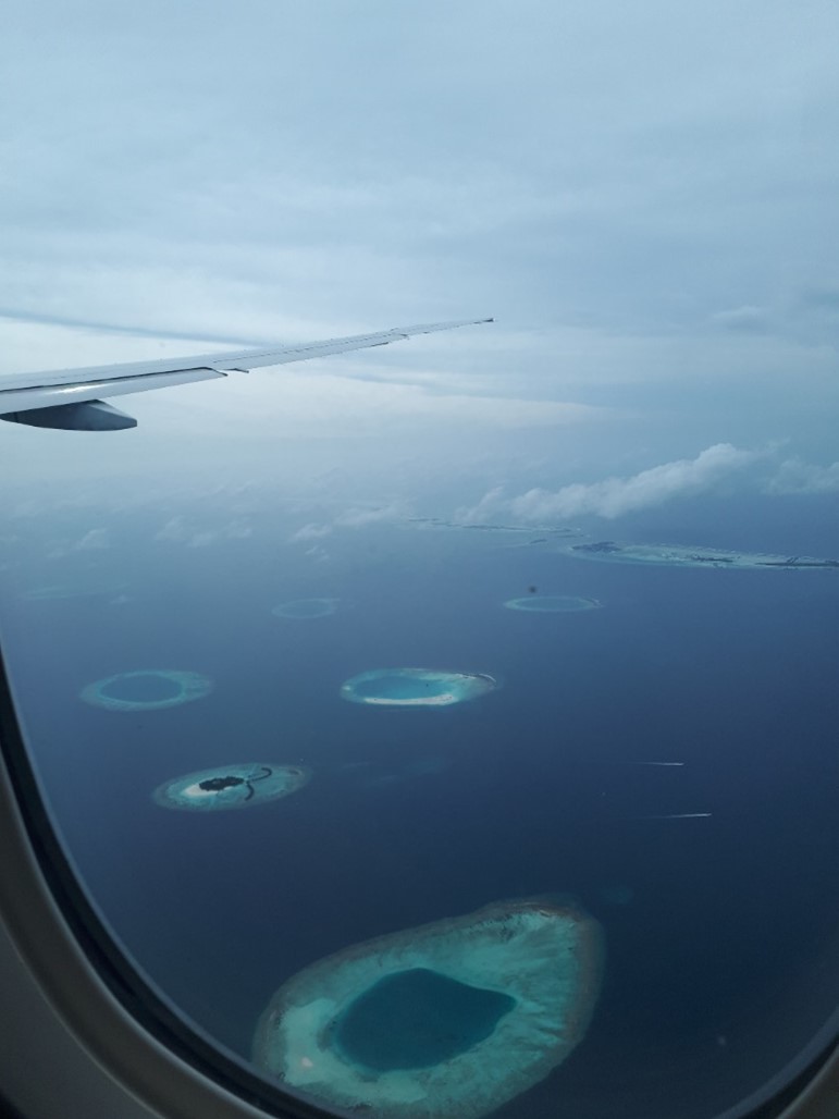 A picture of land and water from an airplane window